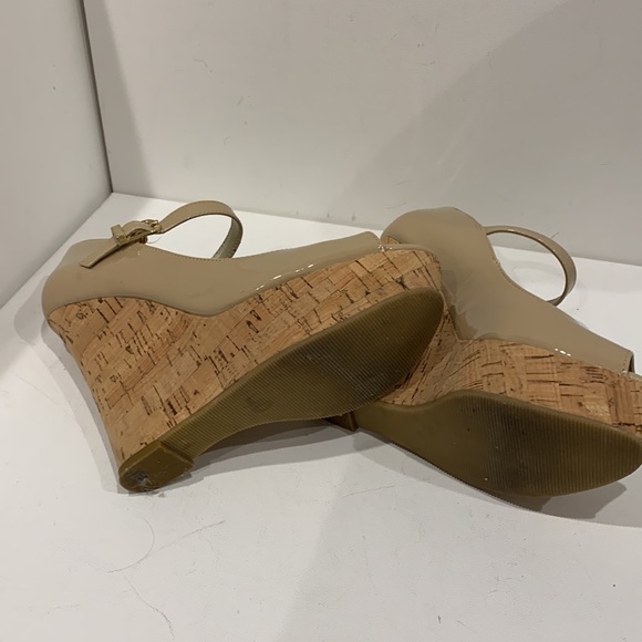 GUESS Nude Tan Platform Wedge Heel Patent Peep Toe Cork Sandal Ankle Strap - Picture 8 of 16